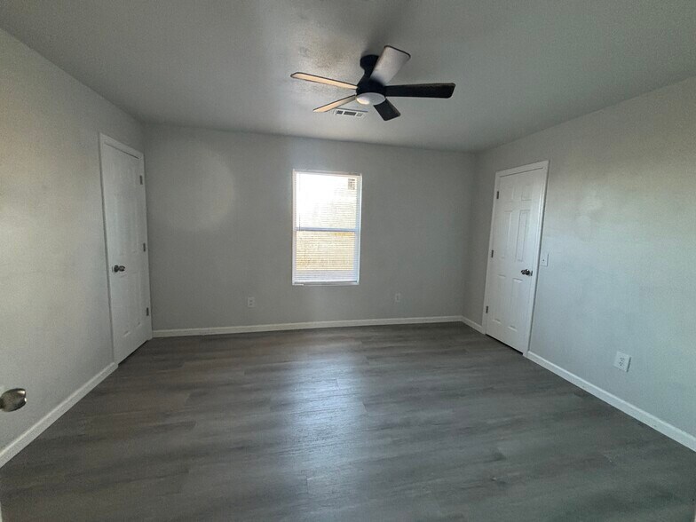 Building Photo - 2101 W Roselawn St