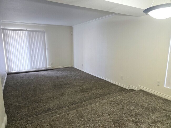 Building Photo - 1st FULL MONTH RENT FREE!!! VERY NICE & AFFORDABLE 2 BED / 2 BATH CONDO – W/D, PATIO, POOL!
