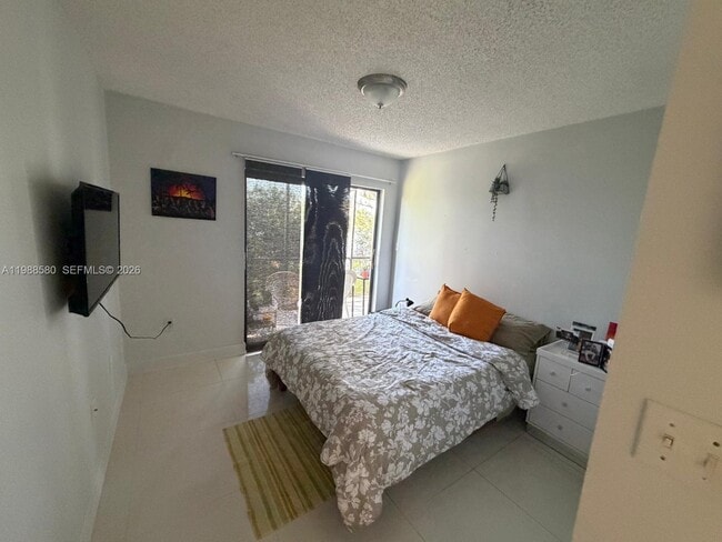 Building Photo - 468 NE 206th Ln