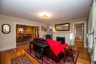 Building Photo - 2 Bedroom + Office, 3 Bath in Old Town Fort Collins