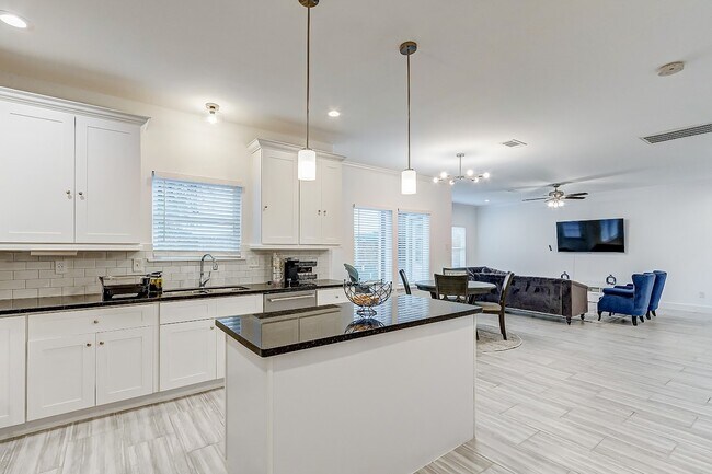 Building Photo - 14510 Sanour Dr