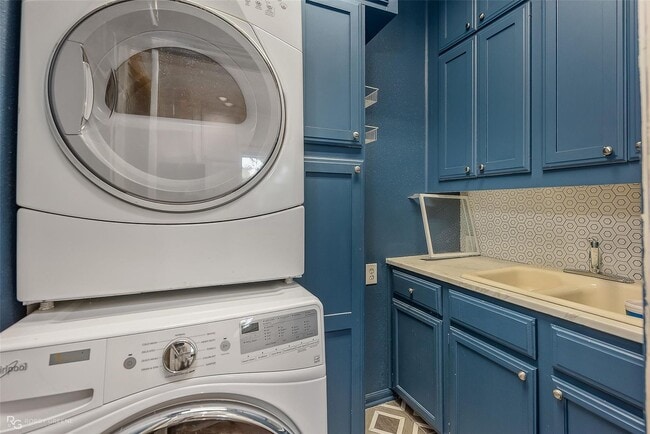 Building Photo - Mins. to BAFB, LSUS and Oshsner Med. Center......