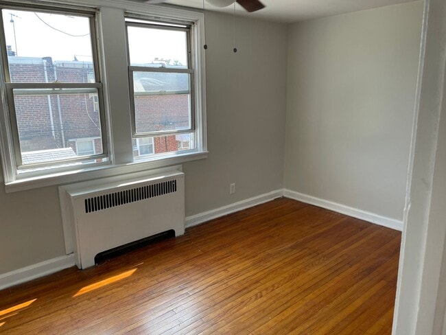 Building Photo - Charming 3-Bedroom Home in Tacony Available Now!