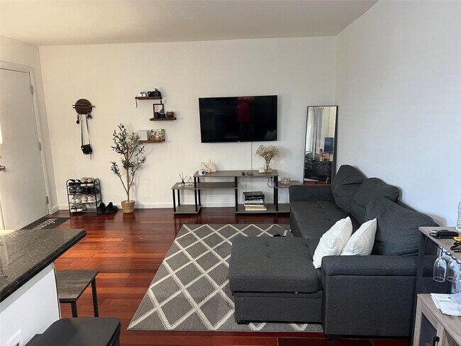 Building Photo - 1975 NE 135th St