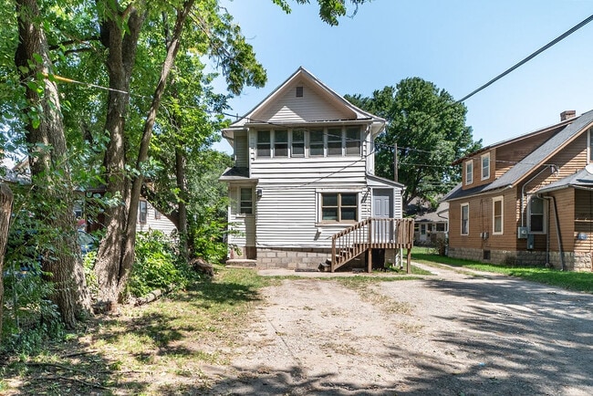 Building Photo - 217 SE 17th St