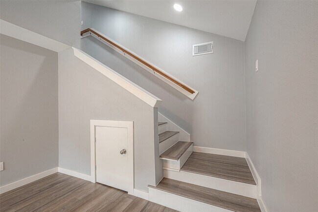 Building Photo - 2725 Avenue F