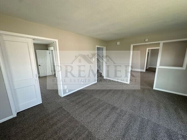 Building Photo - 184 W North St