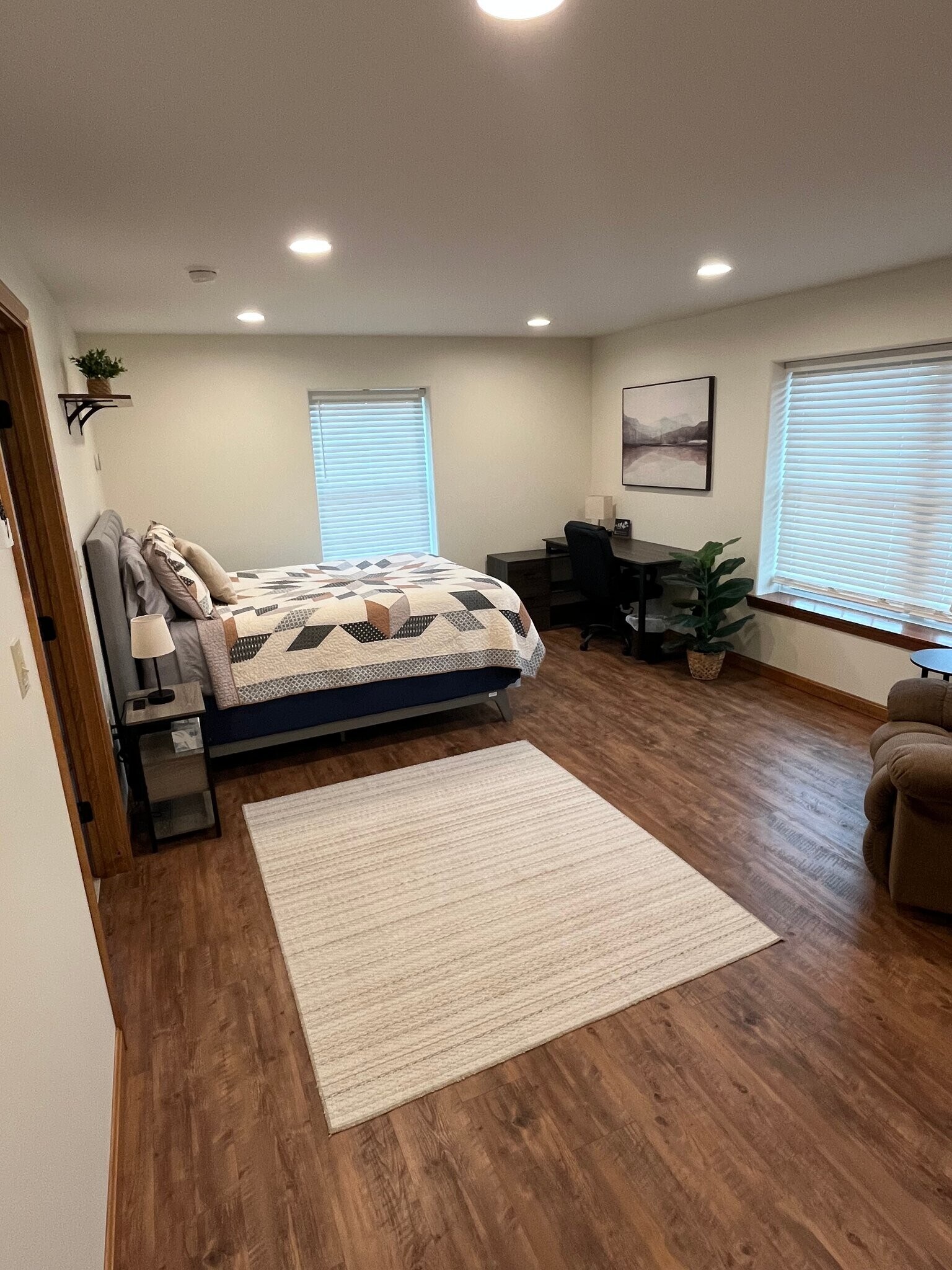 Building Photo - 456 Main St