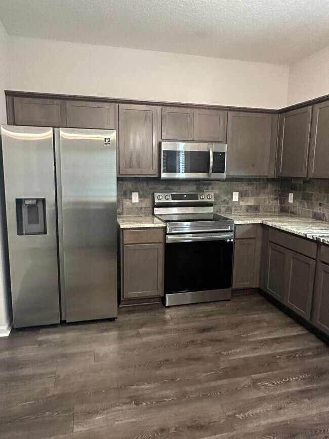 Building Photo - For Rent: Half Off Full First Month Rent