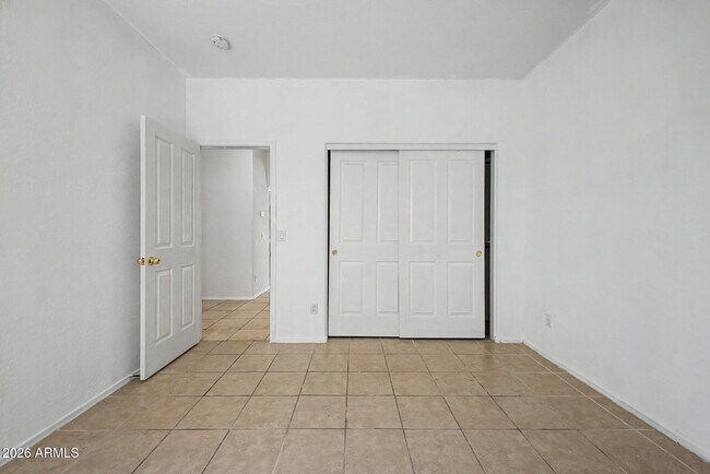 Building Photo - 13271 W Clarendon Ave