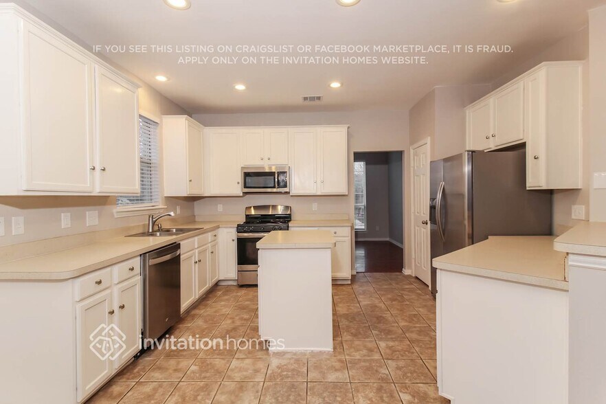 Building Photo - 4600 Lighthouse Dr