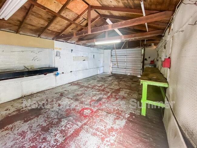 Building Photo - 608 Bee Bee Dr