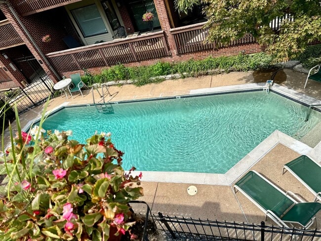 Building Photo - Beautiful 3 bedroom condo in CWE