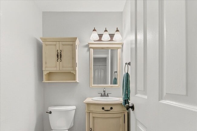 Building Photo - Newly Remodeled 3Bed/3Bath Home In Cut-De-...