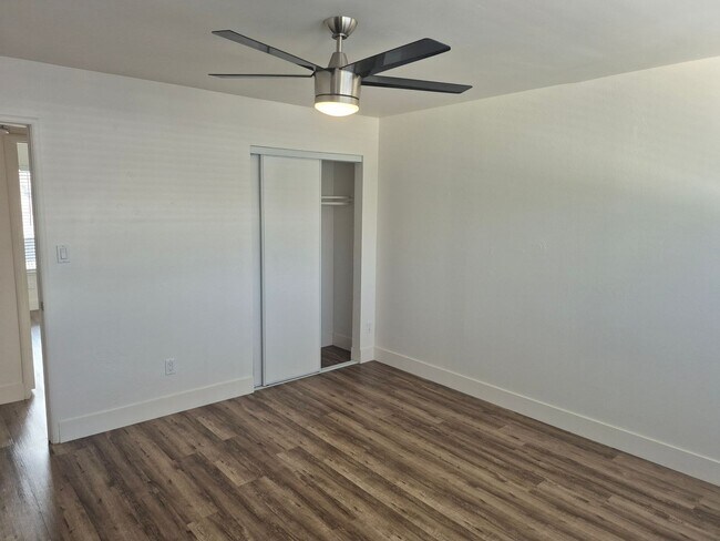 Building Photo - 3 Bedroom 2.5 Bath Carmichael Condo