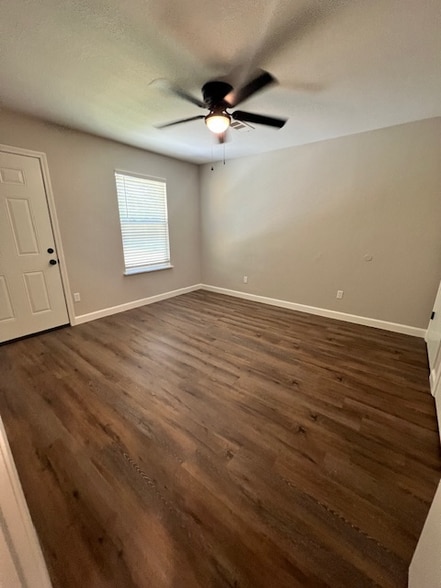 Building Photo - 920 N Leverett Ave