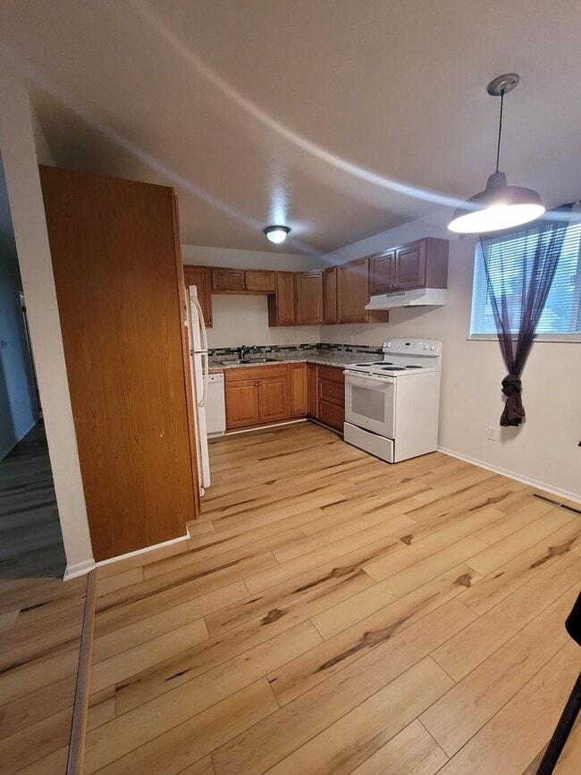 Building Photo - $1665 | 3BR/1BA | Spacious 3 Bedroom Home for Rent in Southeast Colorado Springs