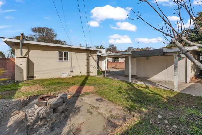 Building Photo - 6120 E Walton St