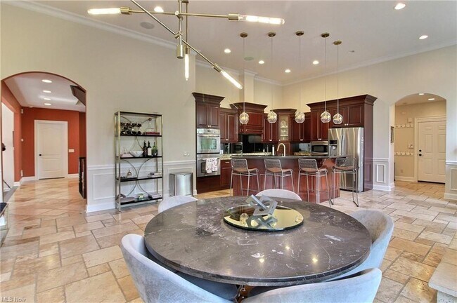 Building Photo - 40 Hamlet Ct