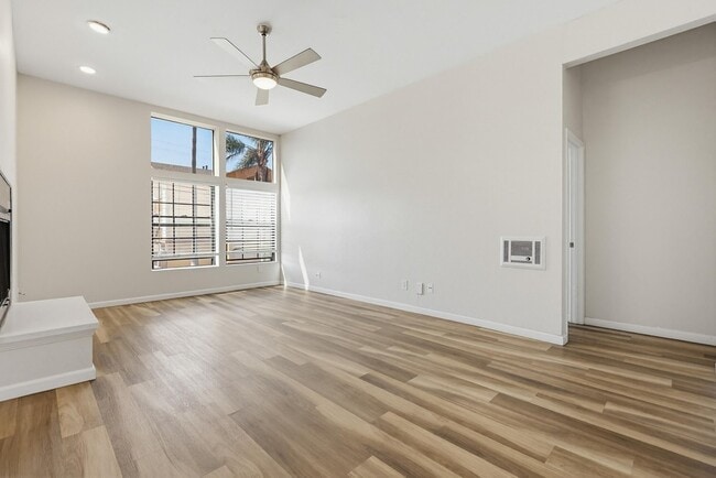 Building Photo - 270 Dahlia Ave