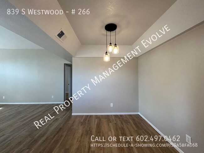 Building Photo - Lovely Mesa Condo