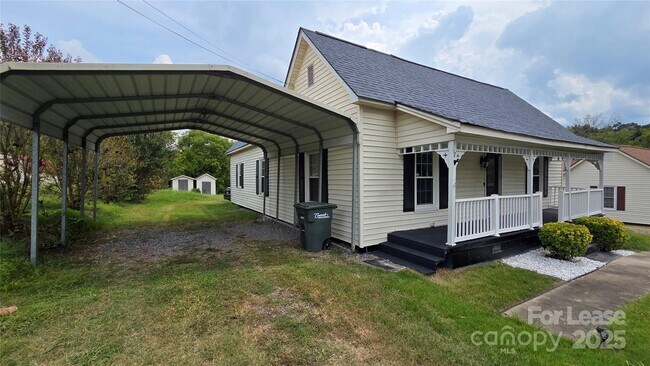 Building Photo - 3481 Roberta Rd