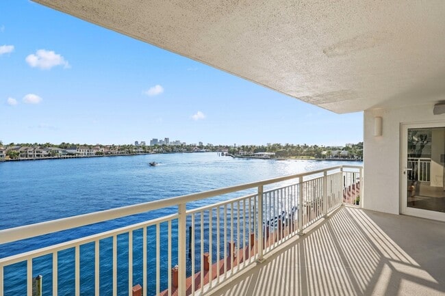 Building Photo - 511 Bayshore Dr