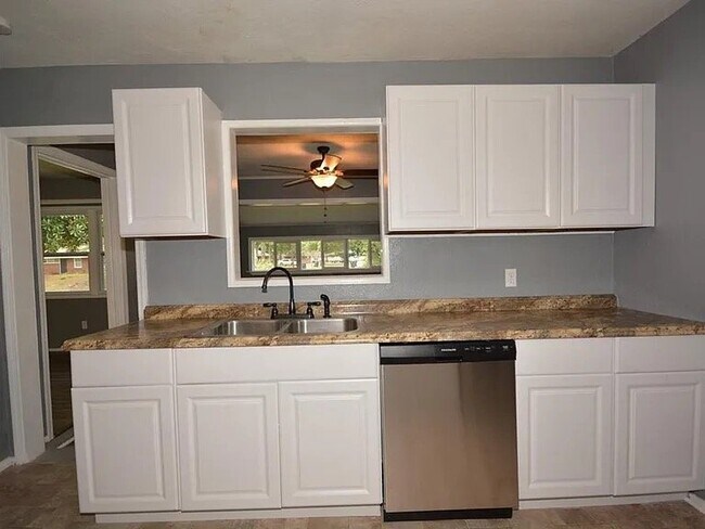 Building Photo - 1846 Derby Dr