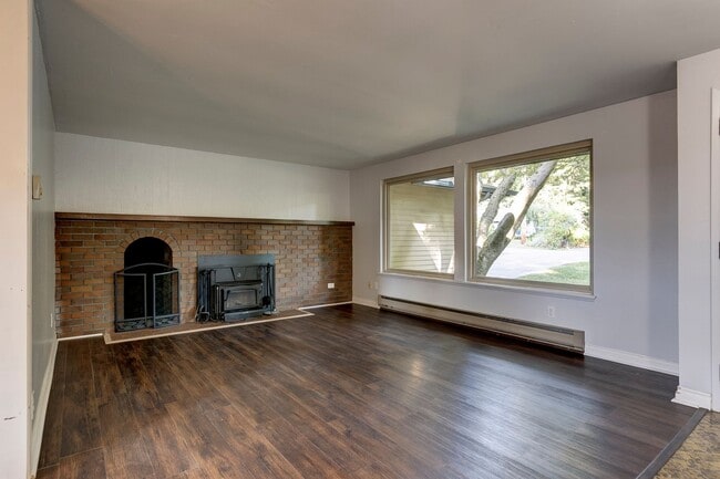 Building Photo - 3 Bed 3 Bath Home near West Beach