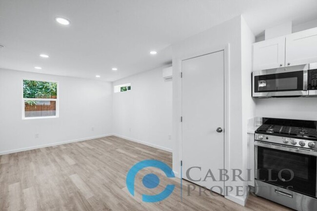 Building Photo - 2527 Tuberose St
