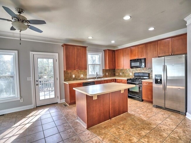Building Photo - 975 Odessa Dr