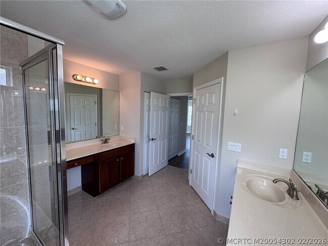 Building Photo - 11239 SW Barton Way