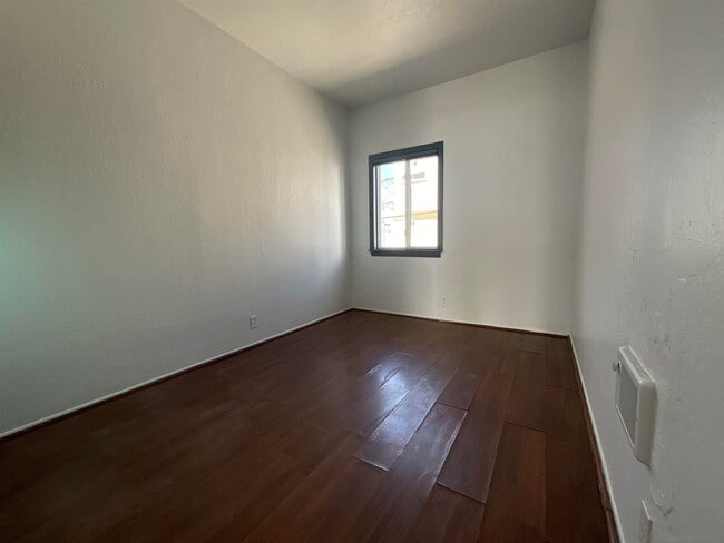Building Photo - 3773 Ocean Front Walk