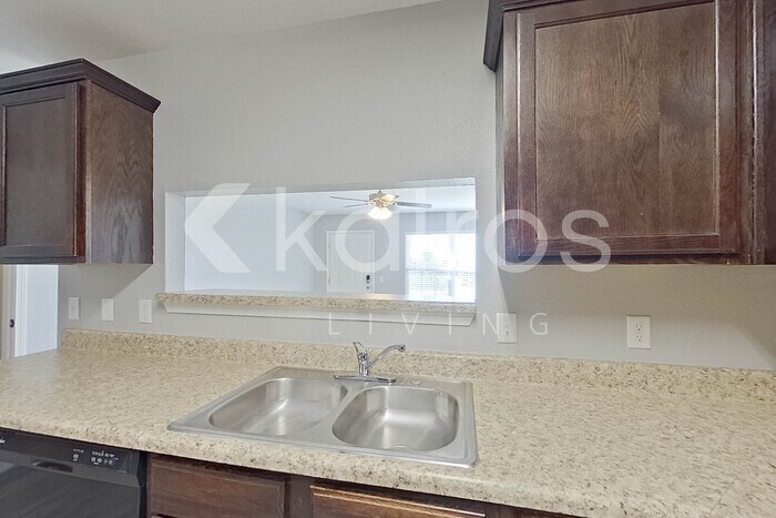 Building Photo - 5002 Thomas St