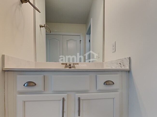 Building Photo - 111 Doral Blue Dr