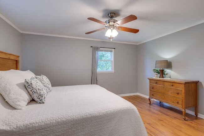 Building Photo - Stunner in North Columbia