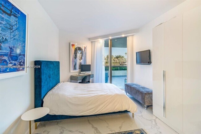 Building Photo - 20191 E Country Club Dr