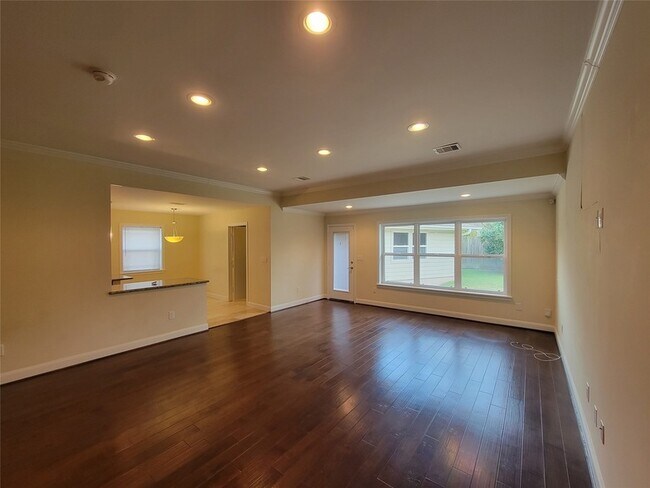 Building Photo - 1007 Blue Willow Dr