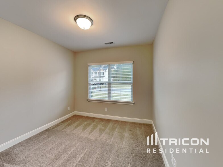 Building Photo - 131 Dimaggio Dr