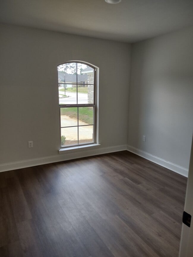 Building Photo - 207 Silver Circle Pearl, MS