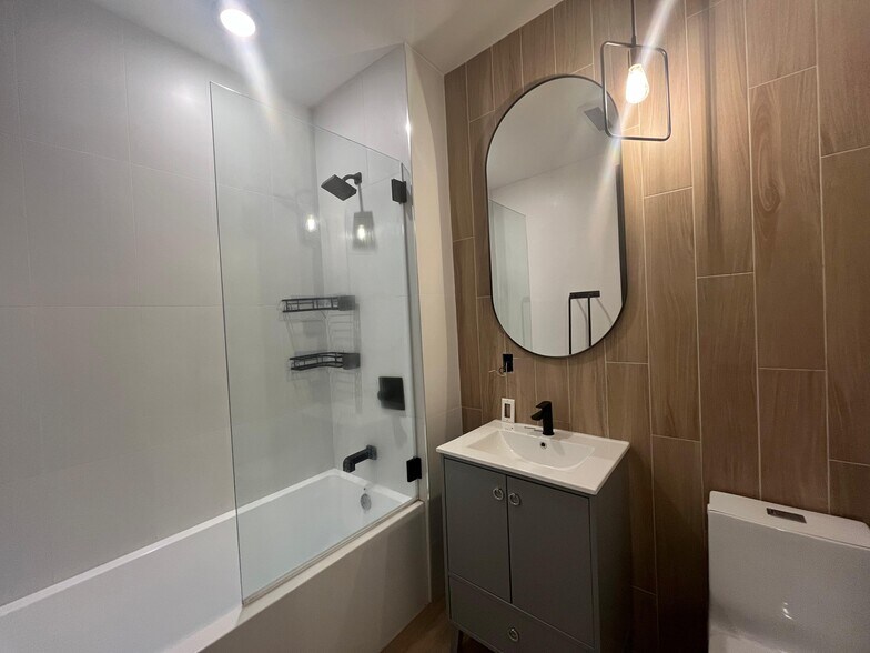 Building Photo - 172 New York Ave