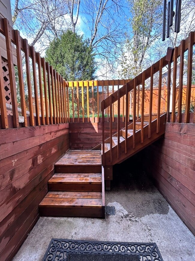 Building Photo - Spacious Garden-level Condo with Kitchenet...