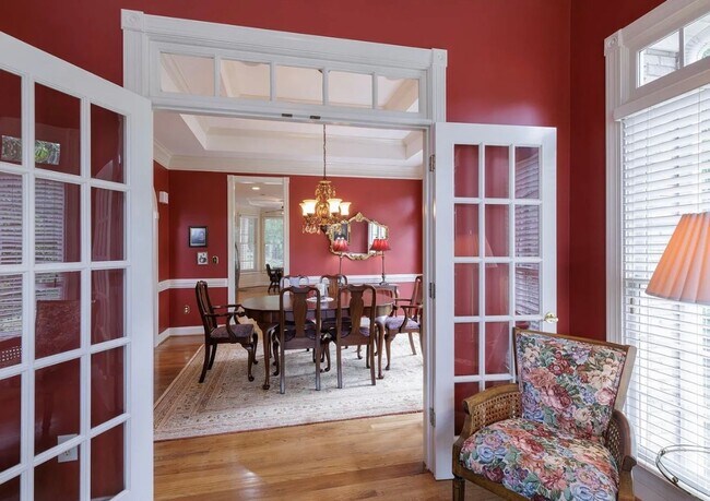 Building Photo - Luxury Waterfront Rental in Gated Montebello Community