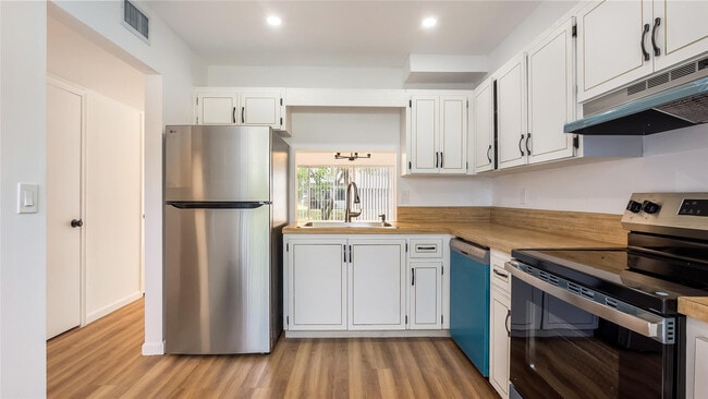 Building Photo - 3001 NW 4th Terrace