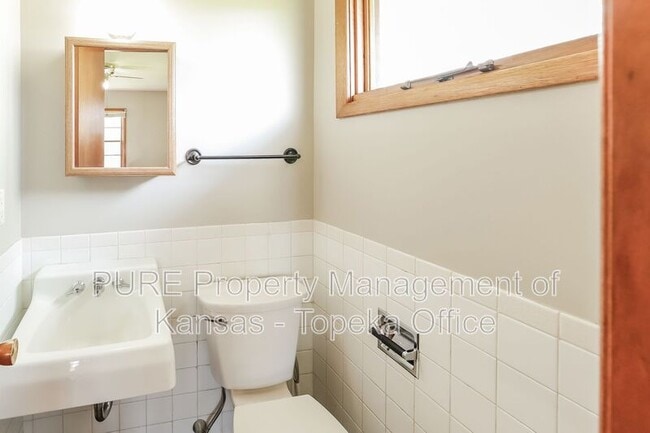 Building Photo - 3445 SE 45th St