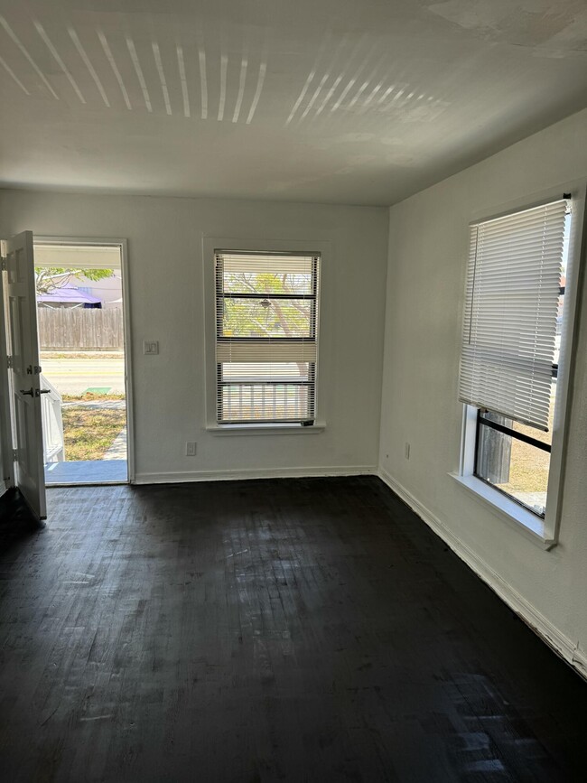 Building Photo - 5000 Lake Ave