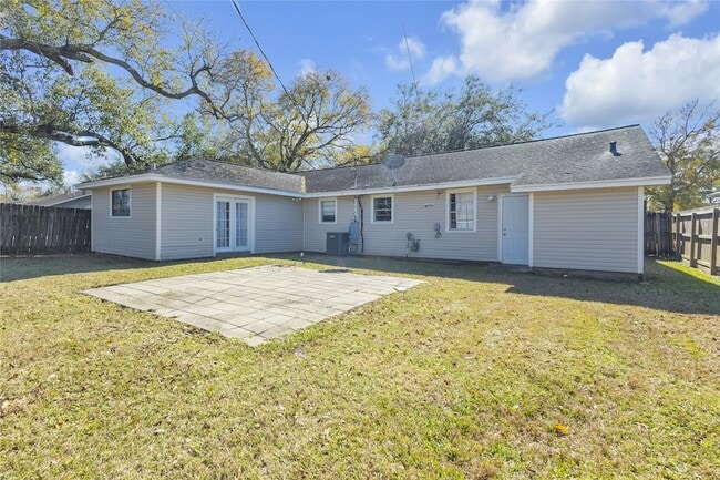 Building Photo - 2848 Azalea Ave