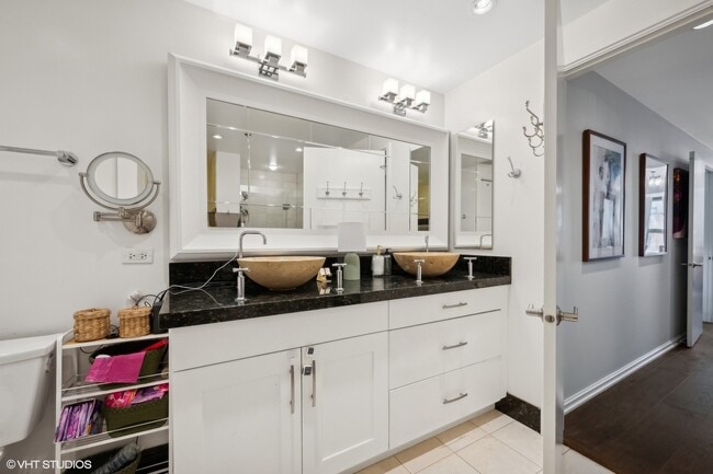 Building Photo - 160 E Illinois St