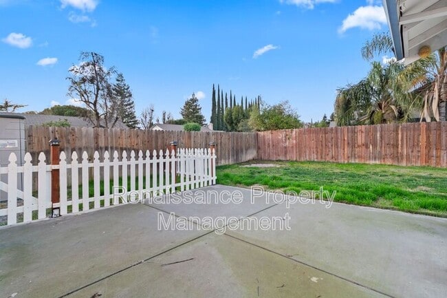 Building Photo - 165 Henry Ct