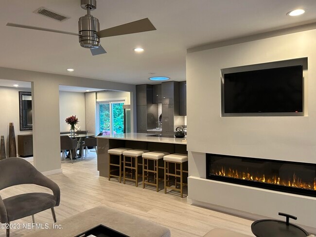 Building Photo - 937 Espinado Ave